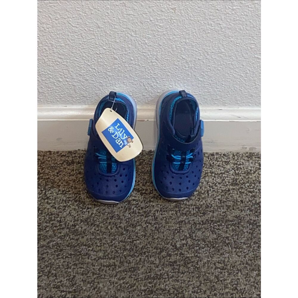 Lily & Dan Blue Water Shoes with Breathable Design. kids Size 5-6